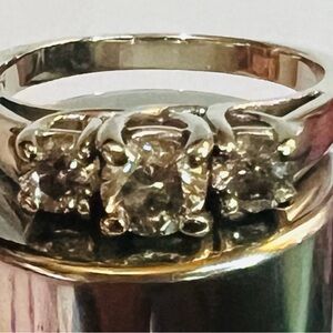 Elegant White Gold Diamond Ring